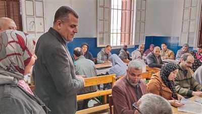 مدير تعليم دمياط يتفقد لجنتي النظام والمراقبة وتقدير الدرجات للشهادة الإعدادية