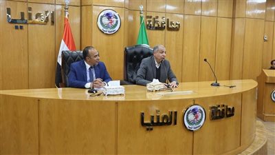 محافظ المنيا يعقد اجتماعًا موسعًا لتجهيز المساعدات الغذائية لغزة