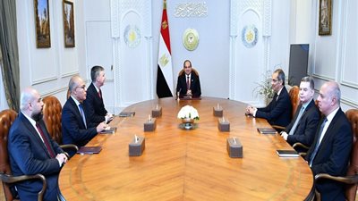  السيسي: حريصون على تعزيز البنية التحتية وجذب الشركات العالمية لـ مصر(فيديو)