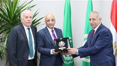 مذكرة تفاهم بين الأكاديمية العربية وكلية الطب بجامعة DUNDEE بالمملكة المتحدة