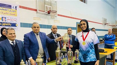 رئيس جامعة كفر الشيخ يكرم الفرق الفائزة بدوري القطاعات لكرة الطائرة (صور)