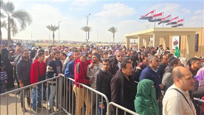 إقبال جماهيري كبير على معرض الكتاب في سادس أيامه للجمهور (صور)