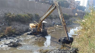 تطهير الترع والمصارف بمراكز أبنوب وصدفا وديروط والقوصية وأسيوط