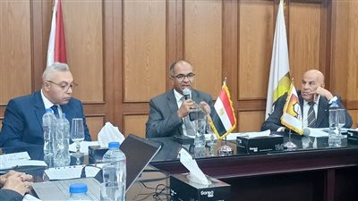  الإسكان تبحث تحديث أكواد مياه الشرب والصرف الصحي 