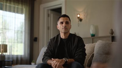 مشهد مؤثر لسامي الشيخ في مواجهة والدته بمسلسل صفحة بيضا