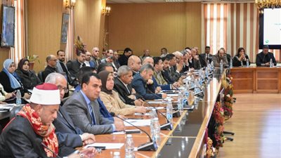 تنفيذي الشرقية يبحث الاستعداد للفصل الدراسي الثاني 