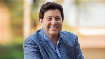 تأجيل دعوى هاني شاكر ضد ناقد فني شهير