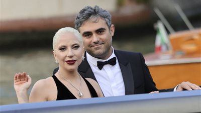  ليدي جاجا تخطط لإنجاب الأطفال من خطيبها مايكل بولانسكي