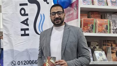 محمد كامل يوقع روايته 