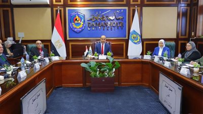 رئيس جامعة دمنهور يوجه بسرعة الانتهاء من أعمال الكنترولات وإعلان النتائج
