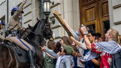 ترامب يوقع أمرا تنفيذا لترحيل طلاب الجامعات المتعاطفين مع فلسطين