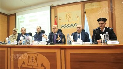 محافظ كفر الشيخ يناقش موقف تنفيذ مشروعات الخطة الاستثمارية