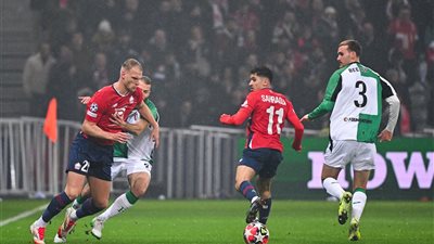 ليل يتقدم على فينورد 2-1 في الشوط الأول بدوري أبطال أوروبا (صور)