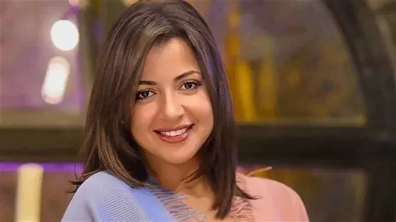 الفنانة مني فاروق،