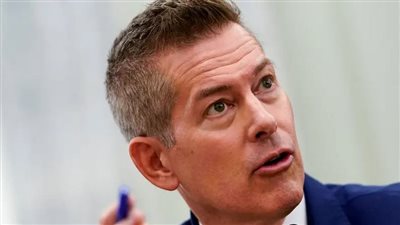 حادث مطار ريجان، وزير النقل الأمريكي يفتتح أول يوم عمل له بمأساة، وهذا ما فعله 