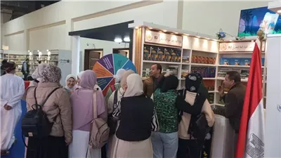 إقبال جماهيري كبير على جناح وزارة البيئة في معرض الكتاب (صور)