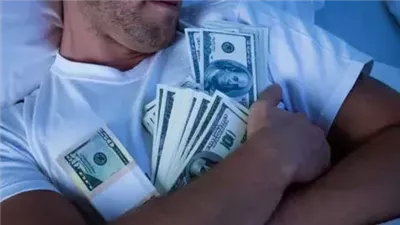 تفسير رؤية الفلوس الورق في المنام وعلاقتها بالتعرض لخسارة مالية 