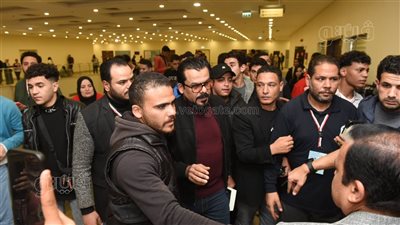 تفاعل جماهيري كبير بحفل توقيع الرواية الأولى للممثل منذر رياحنة بمعرض الكتاب (صور)