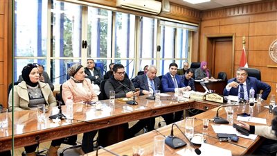 محافظ الدقهلية للصحفيين: دوركم وطني في مواجهة الشائعات ونشر الحقائق للمواطنين 