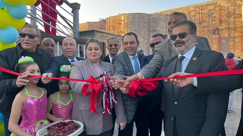 افتتاح المعرض، فيتو