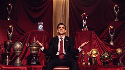 بالبدلة، الأهلي يحتفي بالتعاقد مع أشرف بن شرقي (صور)