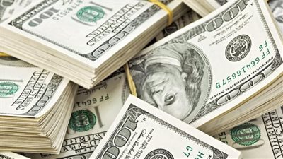 هل يرتفع سعر الدولار الفترة المقبلة؟ أستاذ اقتصاد يجيب (فيديو)