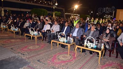 بمشاركة 2000 شخص، محافظ الأقصر يفتتح ملتقى ظواهر الإبداعي على كورنيش النيل (صور)