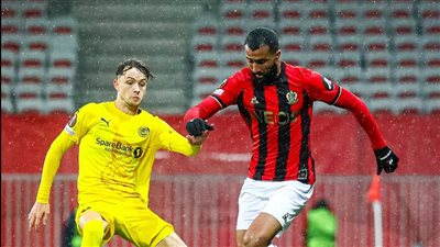 نيس يسقط أمام ليون بثنائية في الدوري الفرنسي 