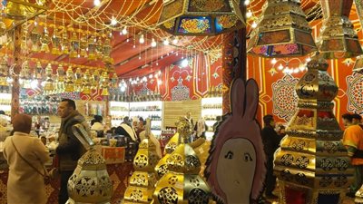 صنع في مصر ويبدأ من 40 جنيها، جولة في شوادر بيع فوانيس رمضان بالمنصورة (فيديو وصور)