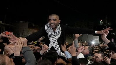 بعد تحرره من السجون الإسرائيلية، زكريا الزبيدي يوجه رسالة إلى العالم