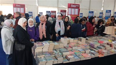 طلاب جامعة عين شمس في زيارة لمعرض القاهرة الدولي للكتاب بدورته الـ 56