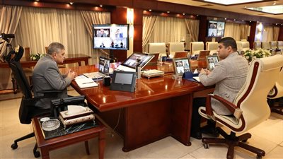 أسامة ربيع يبحث سبل التعاون مع ممثلى إيه بي موللر ميرسك (صور) 