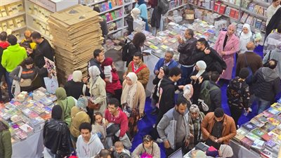 حشود جماهيرية في ثاني جمعة لمعرض القاهرة الدولي للكتاب (صور)