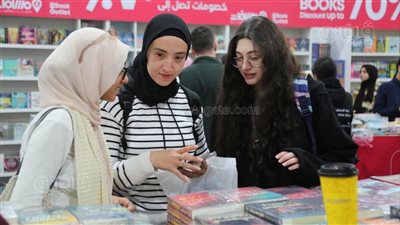 12 صورة ترصد جمهور «القاهرة للكتاب» في آخر جمعة بالمعرض 
