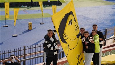 جماهير دجلة ترفع صورة لـ عمر مرموش خلال لقاء طنطا بدوري المحترفين (صور)