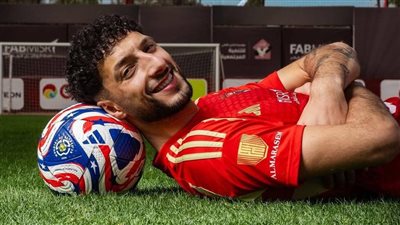 لاعبو الأهلي يخضعون لجلسة تصوير بالكرة الرسمية لبطولة كأس العالم للأندية (صور)