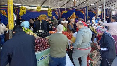 35 صورة ترصد إقبال المواطنين على سوق اليوم الواحد بالمنصورة