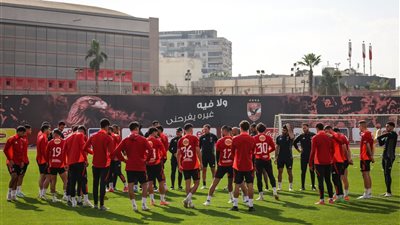 الأهلي يتوجه لخوض مرانه الأول على ملعب تاسك استعدادا لمواجهة صن داونز (فيديو)
