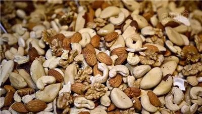 أسعار ياميش رمضان.. تراجع ملحوظ وإقبال متزايد من المواطنين.. التمر يبدأ من 60 جنيهًا وقمر الدين بـ 55.. وهذه أبرز الأنواع (فيديو)