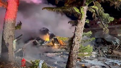 كارثة جوية جديدة بأمريكا، لحظة تحطم طائرة وانفجارها فوق منازل سكان فيلادلفيا (فيديو)