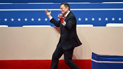 ماسك يبدأ تنفيذ تكليف ترامب، وهذا ما فعله بموظفي الحكومة