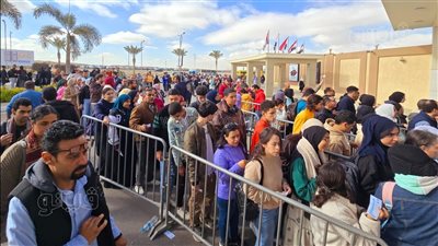 إقبال جماهيري كبير على معرض الكتاب في تاسع أيامه (صور)