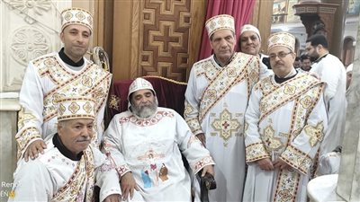 الأنبا بضابا يرسم سبعة شمامسة جدد في نجع حمادي 