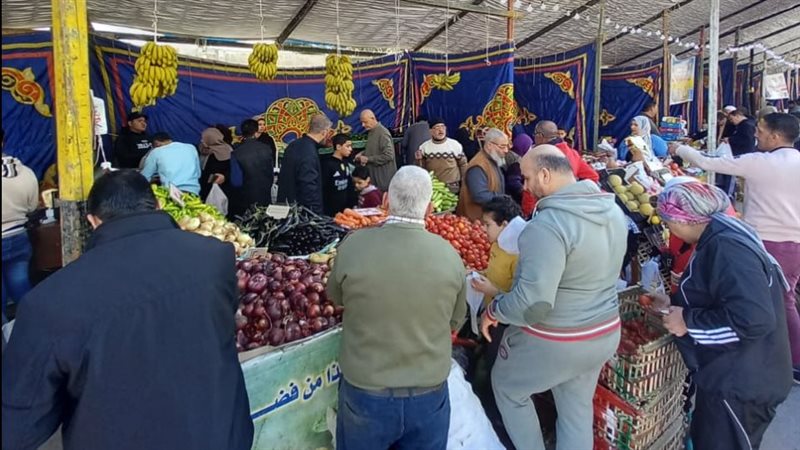 إقبال على سوق اليوم