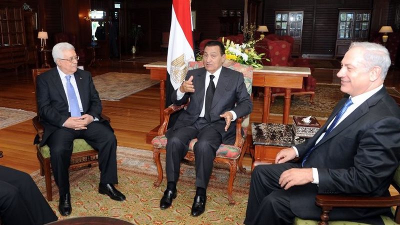 مبارك ومحمود عباس