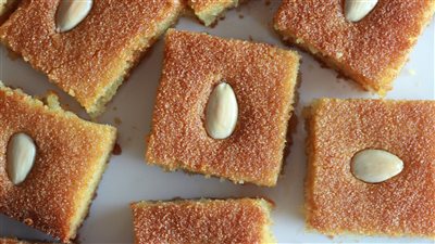 طريقة عمل البسبوسة في البيت، زي الجاهزة وبأقل التكاليف