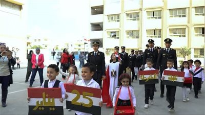 رجال الشرطة يواصلون مشاركة المواطنين الاحتفال بالذكرى الـ73 لعيد الشرطة