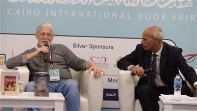 معرض الكتاب يجمع شاعرين من إنجلترا وكندا