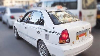 العثور على جثة شاب مجهول الهوية بها طلق ناري داخل تاكسي في المنيا