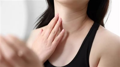 أسباب ظهور تجاعيد الرقبة وطرق التخلص منها